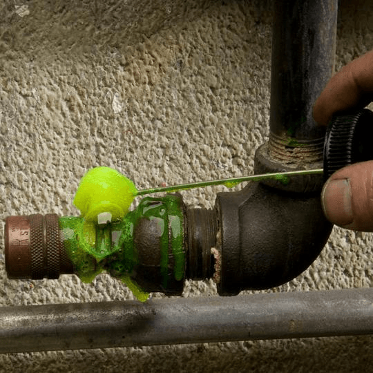 032898 by La-Co | VISU-GLOW Leak Detector | 8 fl. oz | with Dauber | Case of 24